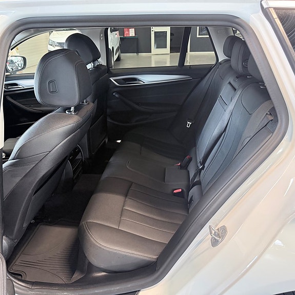 BMW 530e 12 of 20