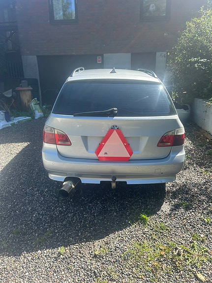 BMW 525i 3 of 4