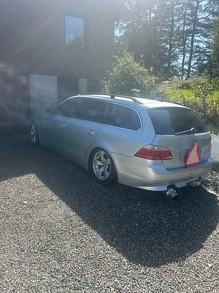 BMW 525i 2 of 4
