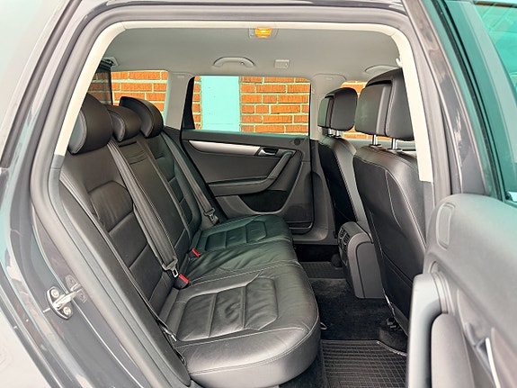 Volkswagen Passat 16 of 17