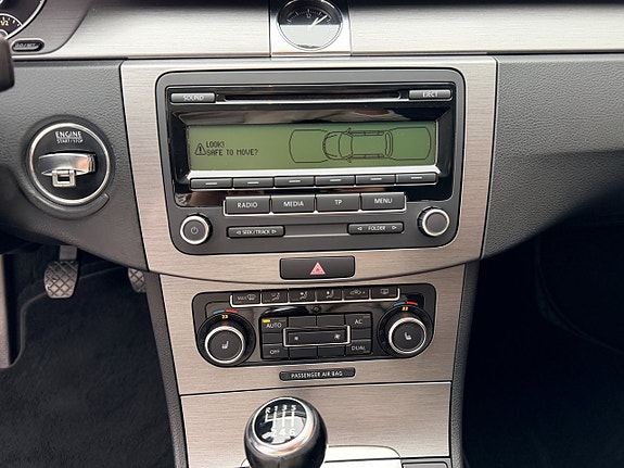 Volkswagen Passat 14 of 17