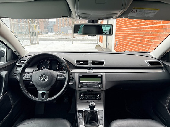 Volkswagen Passat 11 of 17