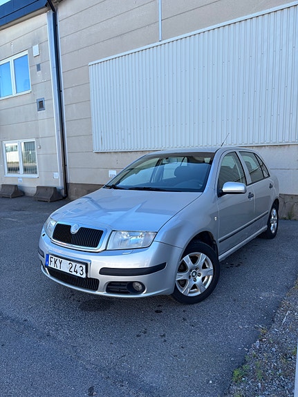 Skoda Fabia 2 of 5