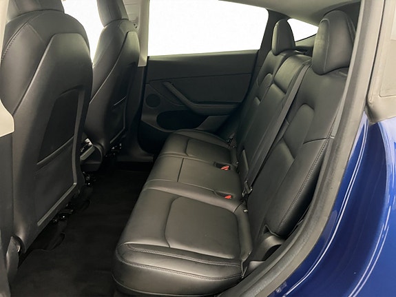 Tesla Model Y 26 of 30
