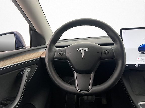 Tesla Model Y 11 of 30