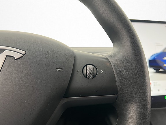 Tesla Model Y 13 of 30