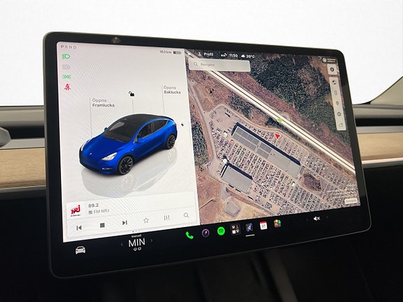 Tesla Model Y 23 of 30