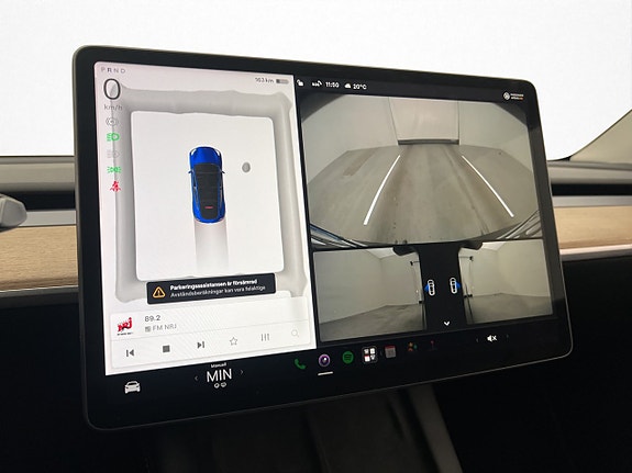 Tesla Model Y 16 of 30