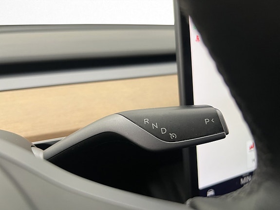 Tesla Model Y 14 of 30