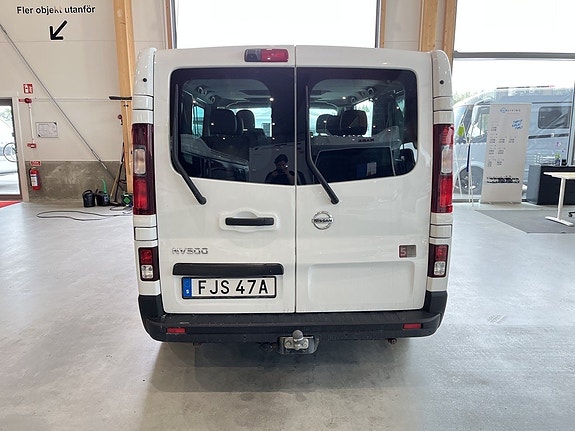 Nissan NV300 4 of 5