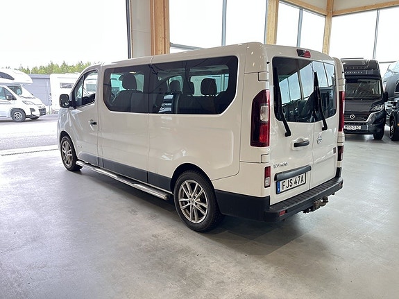 Nissan NV300 5 of 5