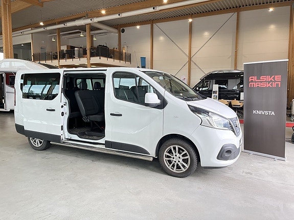 Nissan NV300 2 of 5