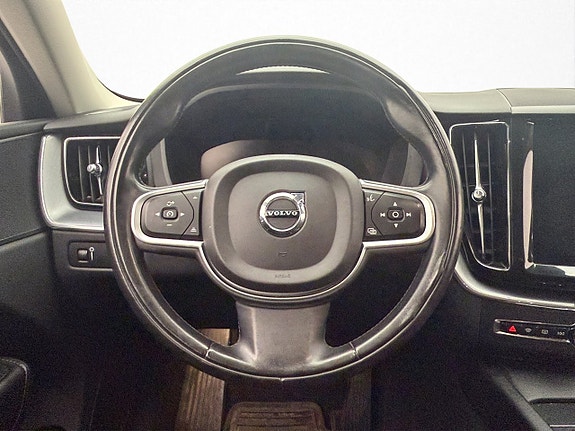 Volvo XC60 11 of 30