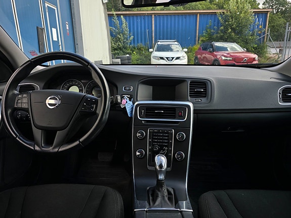 Volvo V60 8 of 14