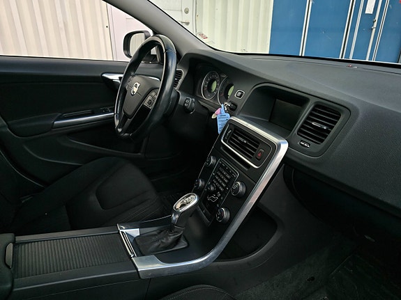 Volvo V60 9 of 14