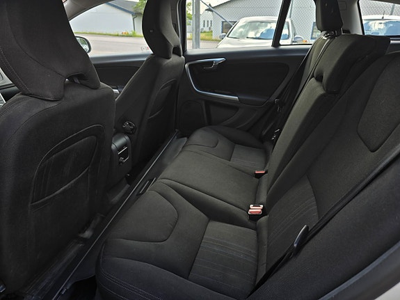 Volvo V60 7 of 14