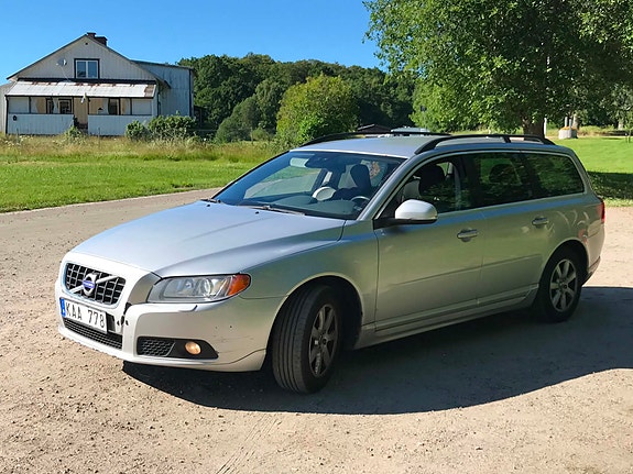 Volvo V70 2 of 5
