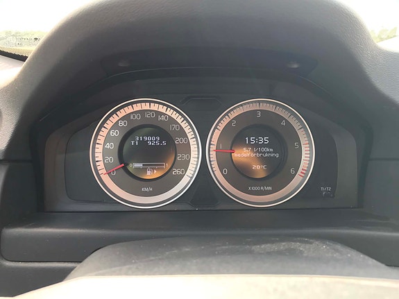 Volvo V70 3 of 5
