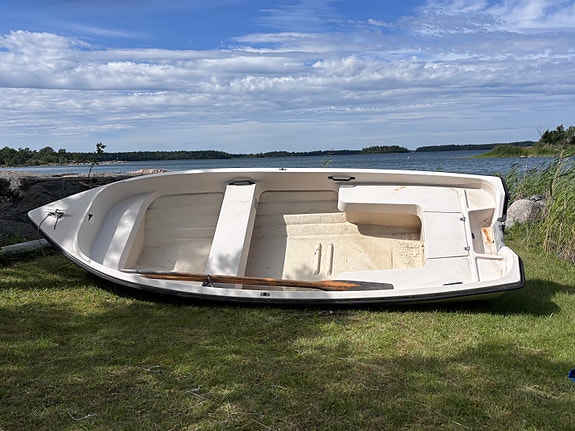 Roddbåt 4.45m Osänkbar åror 4 hp snurra Ryds 2 of 2