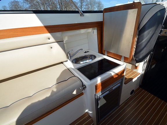Flipper 705 DC NY diesel Volvo Penta 2017 7 of 8