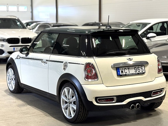MINI Cooper S 4 of 5