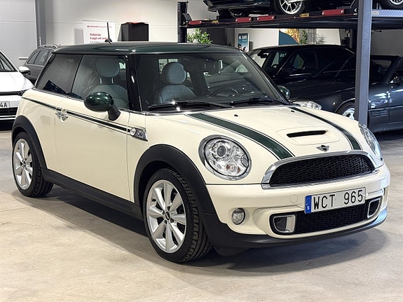 MINI Cooper S 2 of 5