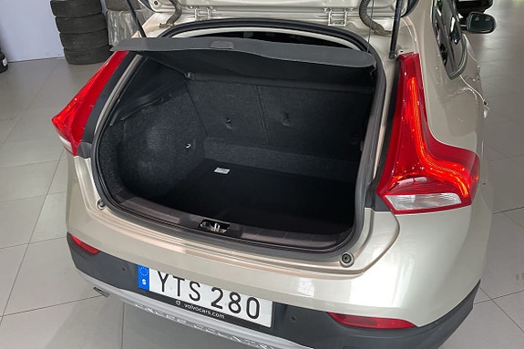 Volvo V40 Cross Country 12 of 18