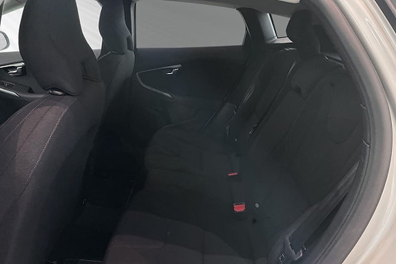 Volvo V40 Cross Country 8 of 18