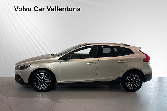 Volvo V40 Cross Country 3 of 18