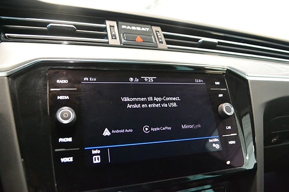 Volkswagen Passat 9 of 11