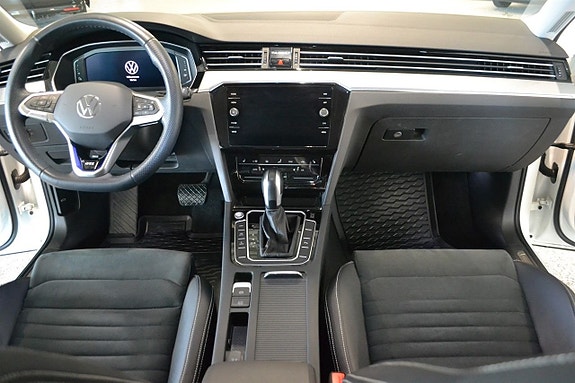 Volkswagen Passat 8 of 11