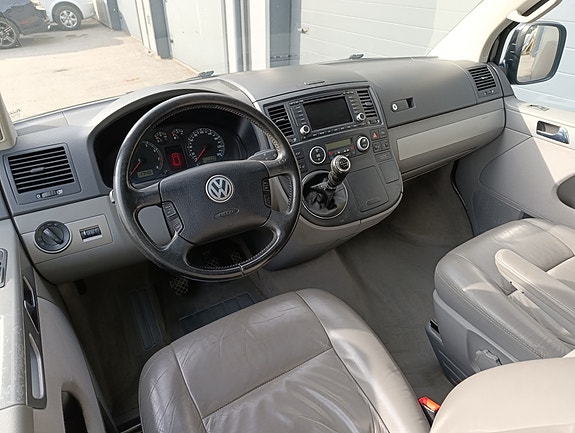 Volkswagen Multivan 8 of 12