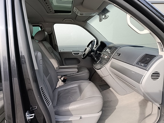 Volkswagen Multivan 10 of 12
