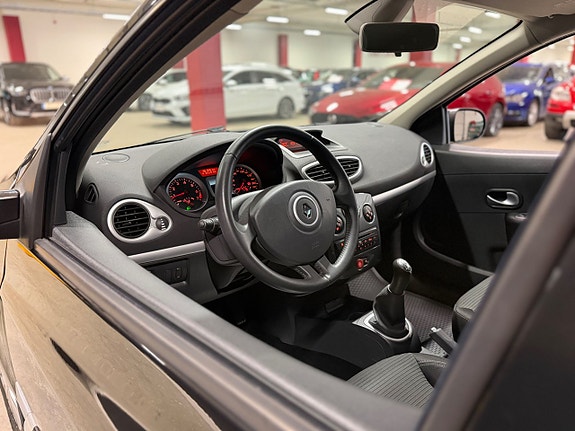 Renault Clio 12 of 16