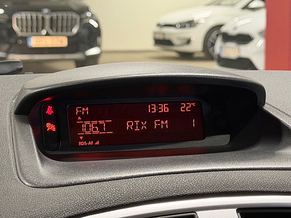 Renault Clio 14 of 16