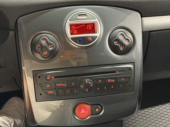 Renault Clio 15 of 16