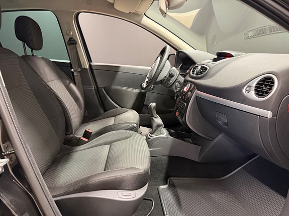 Renault Clio 9 of 16