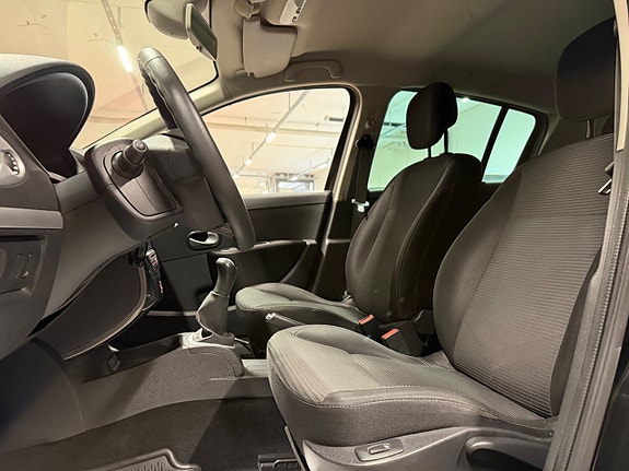 Renault Clio 10 of 16