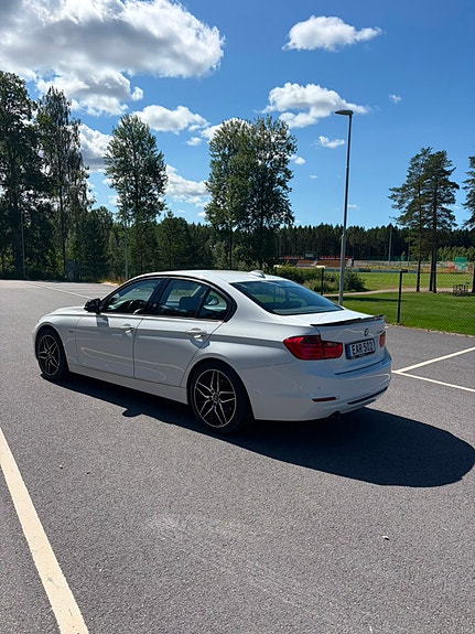 BMW 320d 2 of 3