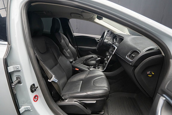 Volvo V40 15 of 21