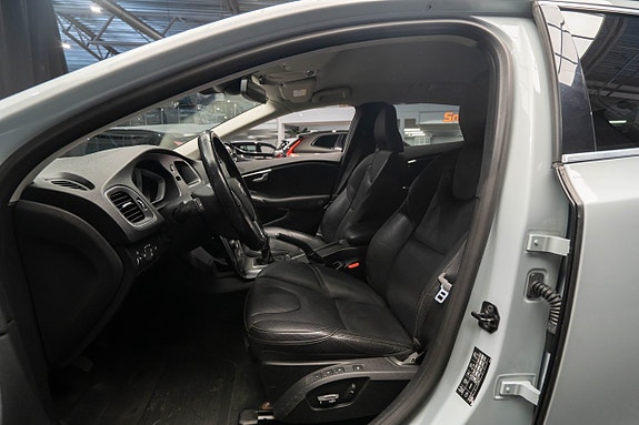 Volvo V40 11 of 21