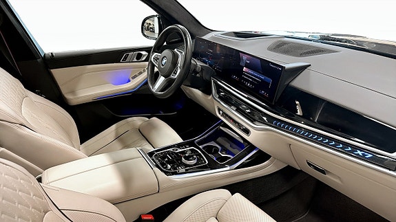 BMW X7 3 of 5