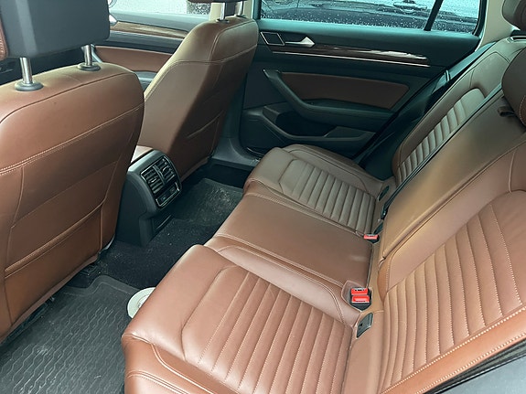 Volkswagen Passat 3 of 3