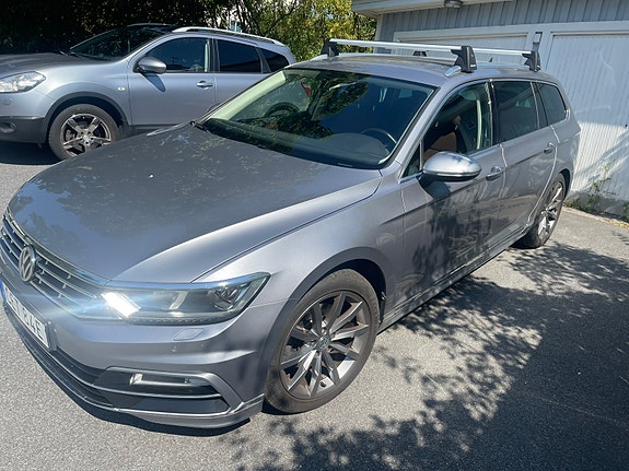 Volkswagen Passat 2 of 3