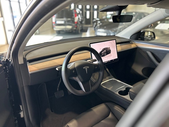 Tesla Model Y 5 of 5