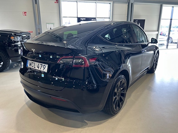 Tesla Model Y 3 of 5