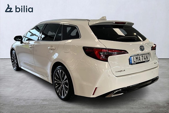 Toyota Corolla 2 of 5