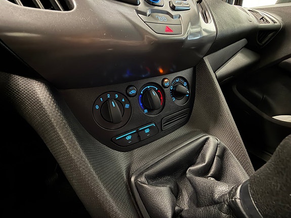 Ford Transit Connect 16 of 29