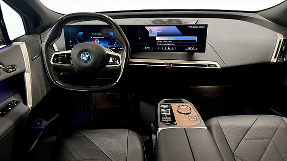 BMW iX 4 of 5