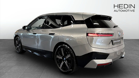 BMW iX 2 of 5